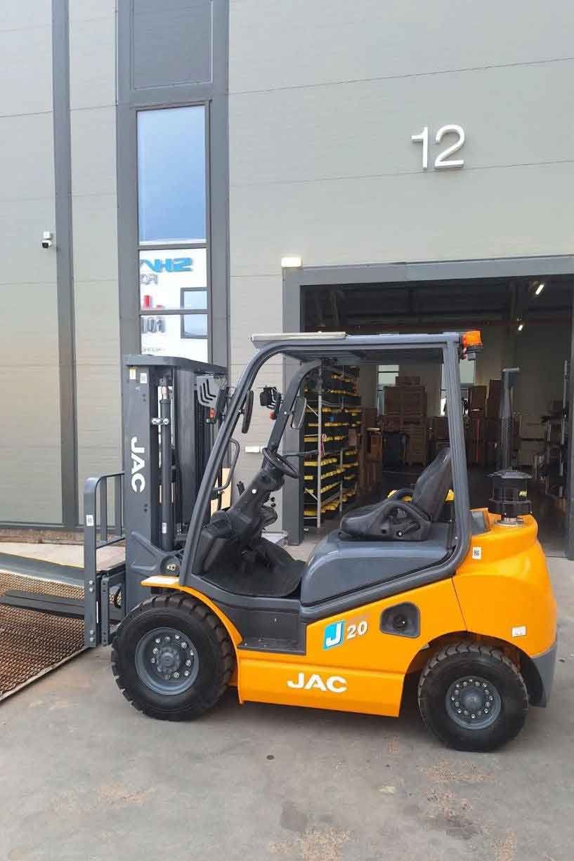 дизельный вилочный погрузчик JAC CPCD20 перед отгрузкой в Набережные Челны