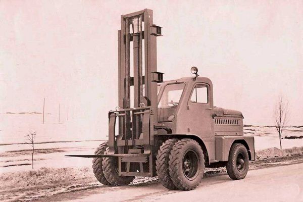 images/blog/forklifts-in-the-soviet-union-01.jpg
