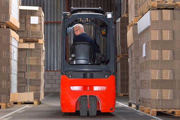 images/blog/three-wheel-electric-forklifts-advantages-and-disadvantages-02.jpg