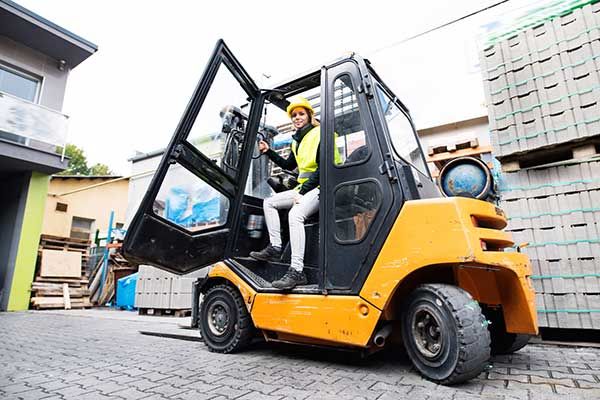 images/blog/what-makes-up-the-price-of-jac-forklifts-01.jpg