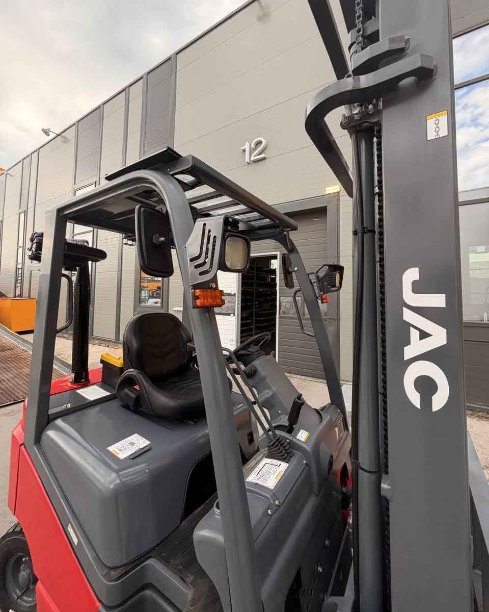 JAC CPCD18 с защитным каркасом оператора и двигателем Isuzu