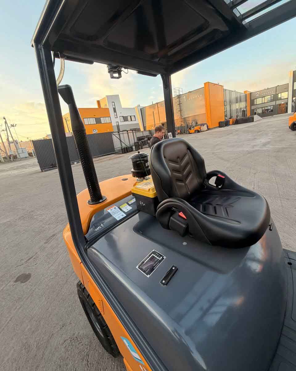 JAC CPCD35 Euro в комплектации с пневматическими колёсами и свободным ходом