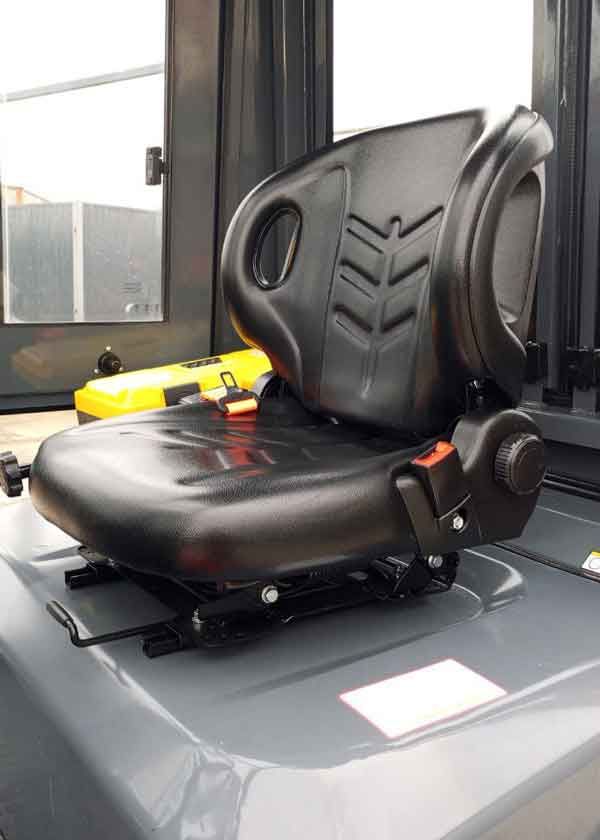 Внедорожный погрузчик JAC CPCD35 для работы на улице перед поставкой