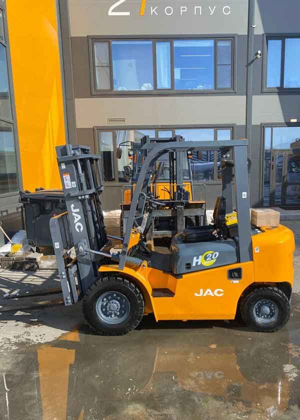 Погрузчик JAC CPCD20H на складе перед отправкой заказчику