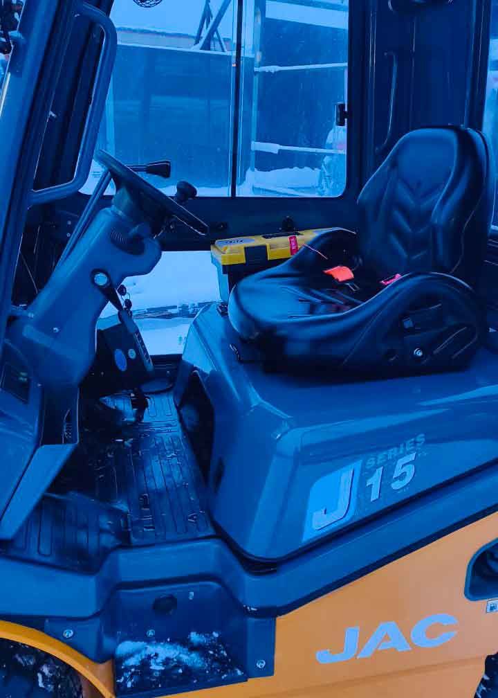 Погрузчик JAC CPCD15J EURO на складе техники перед транспортировкой