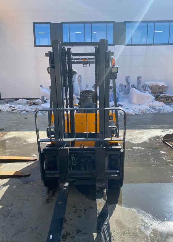 Новый погрузчик JAC CPCD20H готов к работе после поставки