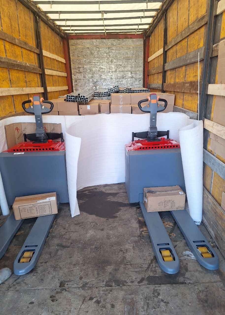 Перевозчик паллет JAC CBD30 готов к работе после поставки