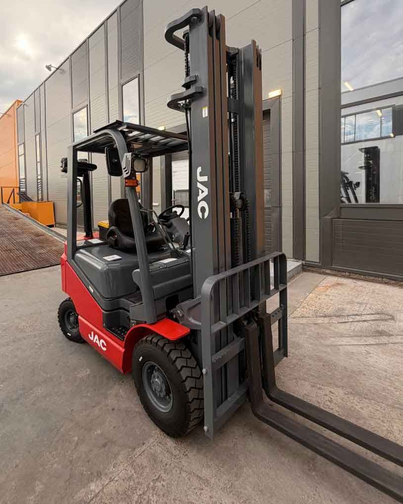 дизельный вилочный погрузчик JAC CPCD18 с двигателем Isuzu перед отгрузкой в Уфу