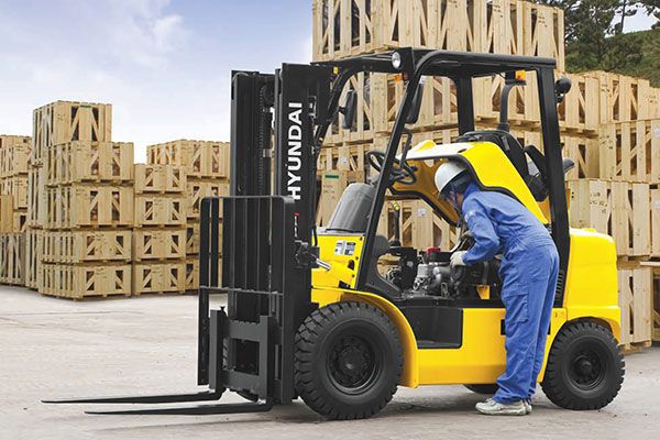 images/blog/when-to-change-engine-oil-in-diesel-forklift-01.jpg