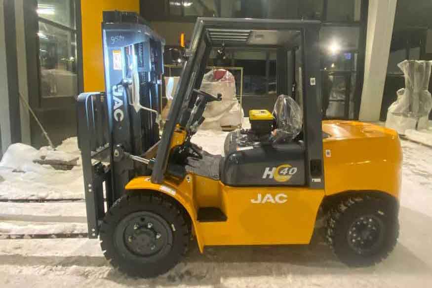 images/otgruzki/v-segmente-4-tonny-postavka-jac-cpcd40h-pod-zadachi-s-vysokoj-nagruzkoj/jac-cpcd-40-h-dizelnyj-vilochnyj-pogruzchik-cover.jpg