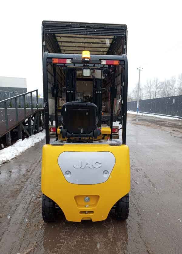 JAC CPD16 EURO для работы в узких проходах перед поставкой