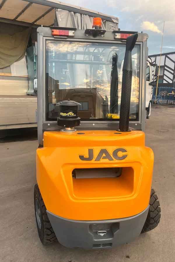 дизельный погрузчик 3 тонны с ротатором на складе техники JAC
