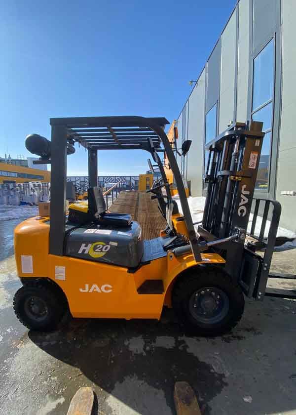 Дизельный погрузчик JAC CPCD20H перед отгрузкой клиенту