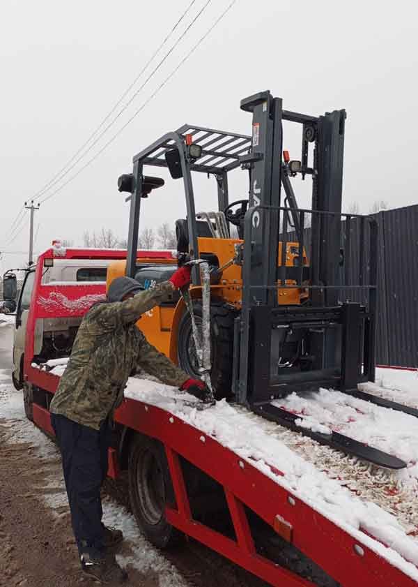 погрузчик JAC CPCD30H 3000 кг на складе перед поставкой в Тулу