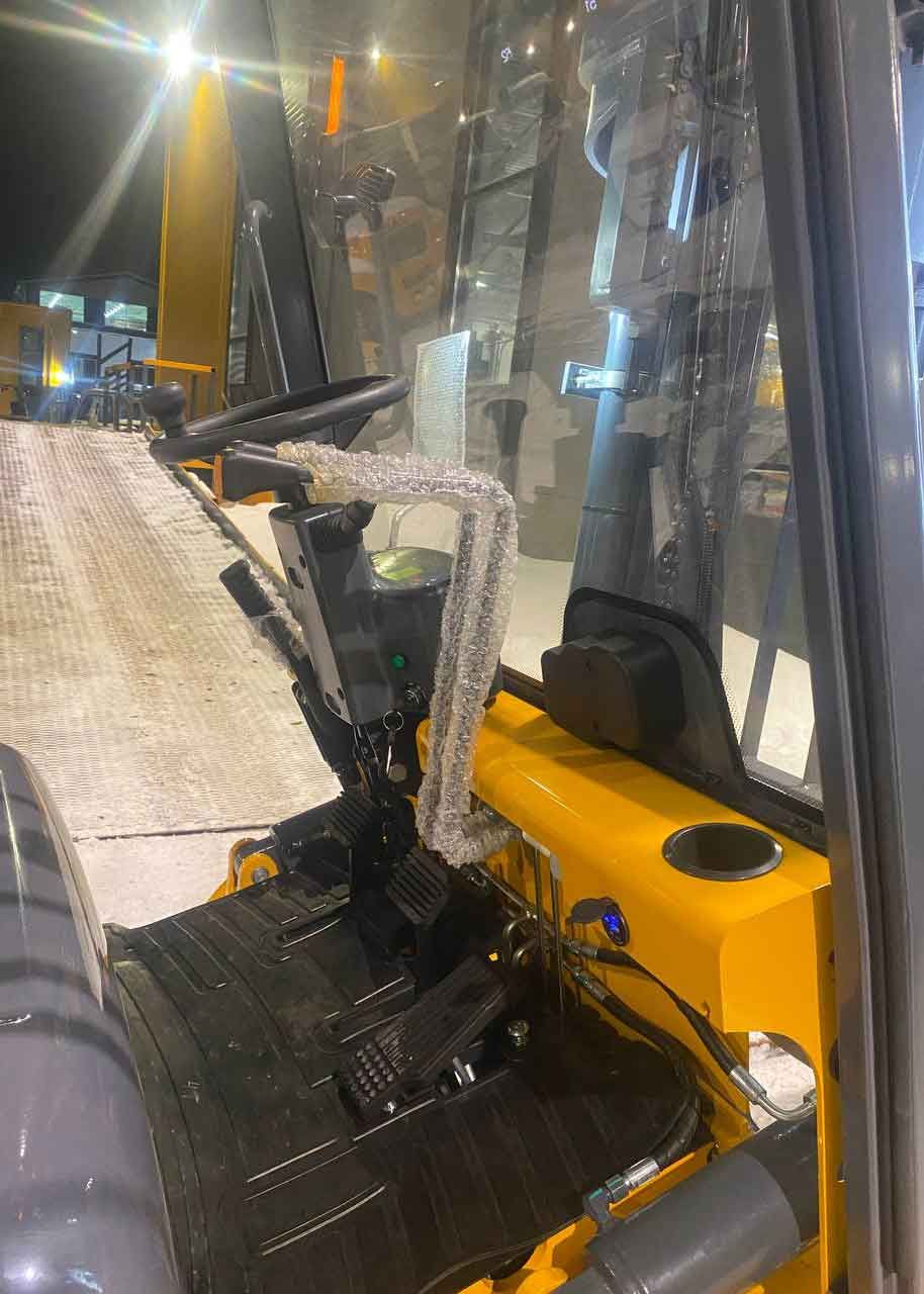 Складская техника JAC CPCD40H в процессе подготовки к транспортировке