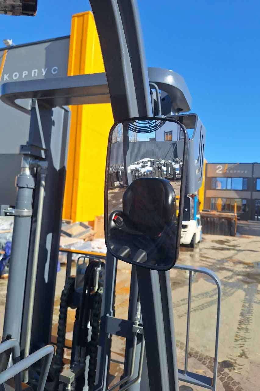 Дизельный погрузчик JAC CPCD30J в процессе подготовки к транспортировке