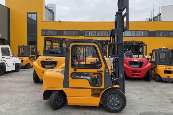 images/blog/5-reasons-to-buy-jac-cpcd-45-h-diesel-forklift-01.jpg