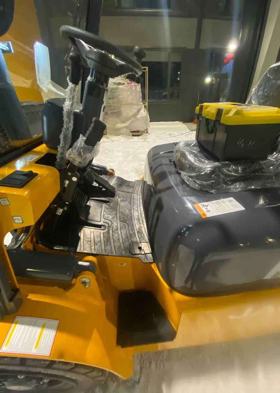 JAC CPCD40H в зоне подготовки к отгрузке для работы с тяжелыми грузами