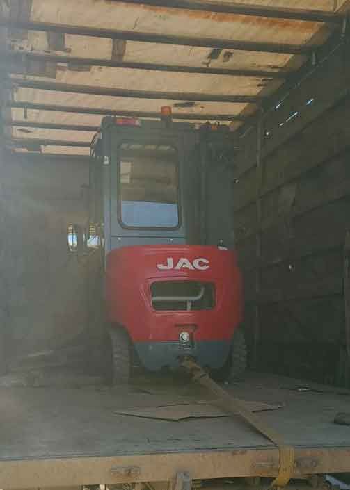 Погрузчик JAC CPCD15J EURO для работы в ограниченном пространстве перед отгрузкой