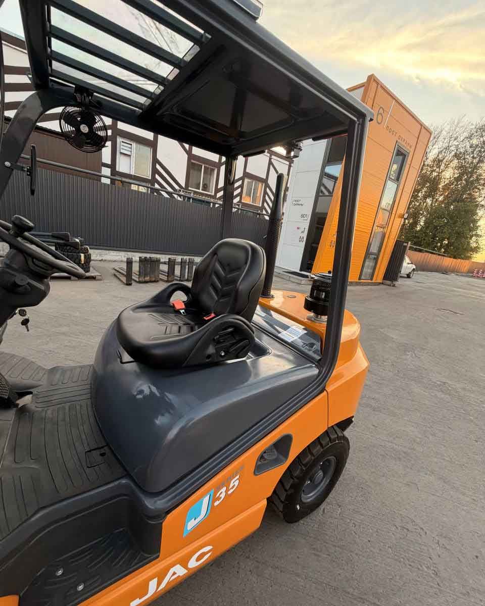 дизельный автопогрузчик грузоподъёмностью 3500 кг для склада