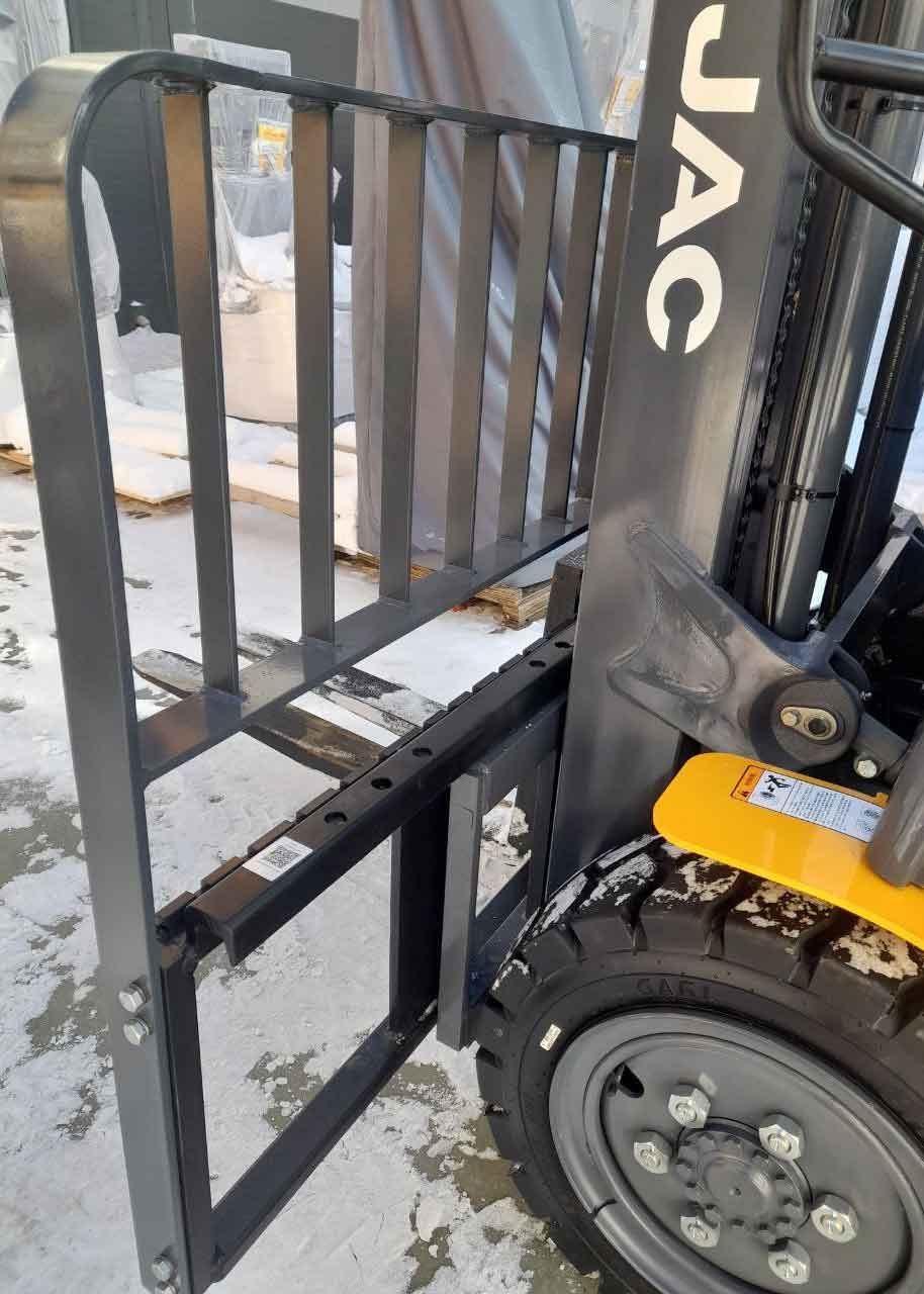 Складской погрузчик JAC CPCD35J Euro перед отправкой в эксплуатацию