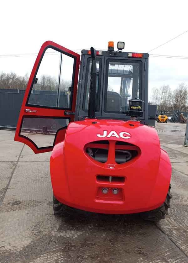 Внедорожный погрузчик JAC CPCD35 Offroad 4WD перед отгрузкой
