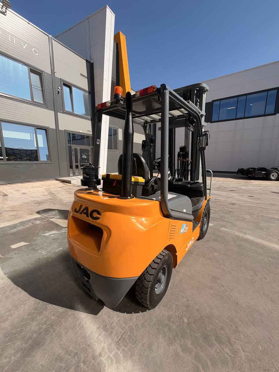 JAC CPCD25 Euro грузоподъёмностью 2,5 тонны с мачтой 6 метров