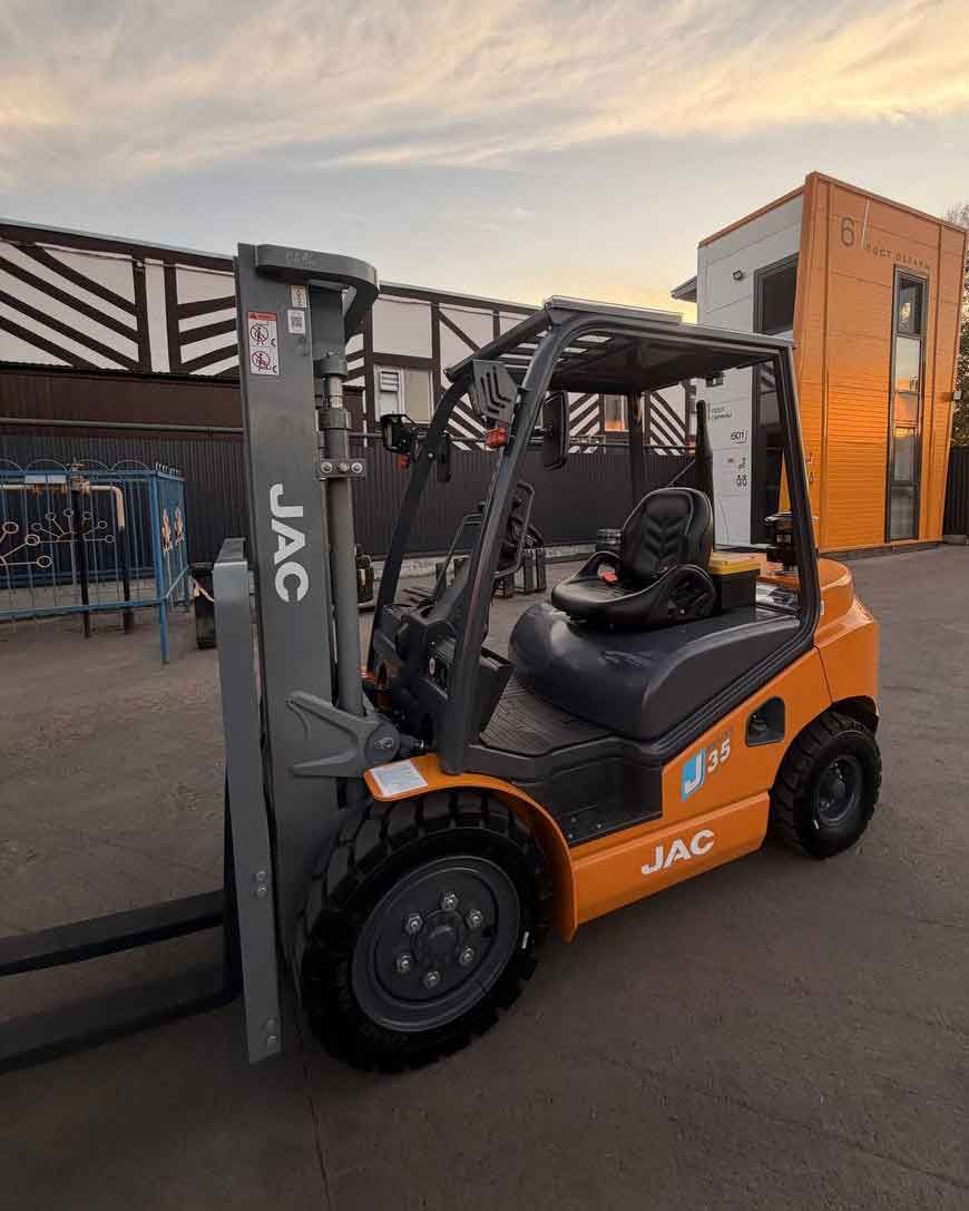 дизельный вилочный погрузчик JAC CPCD35 Euro перед отгрузкой в Москву