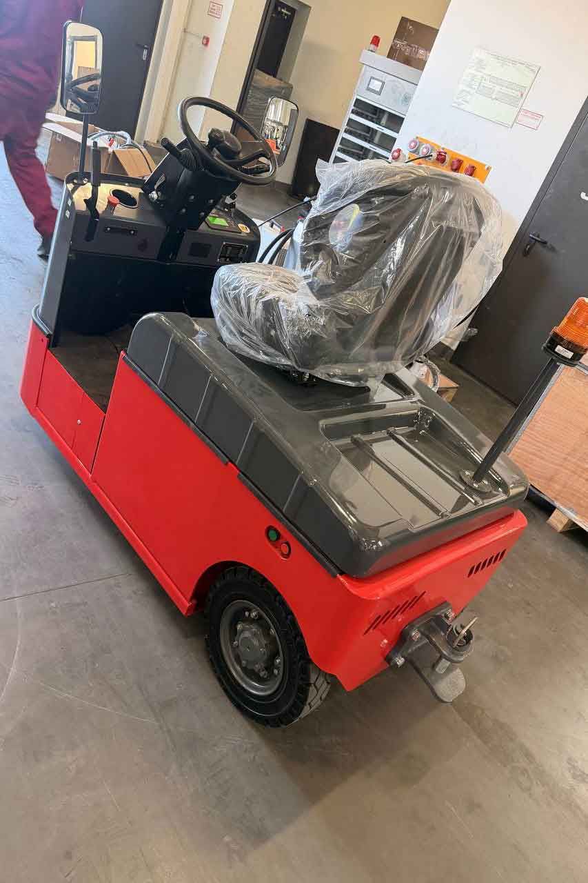 трехопорный электротягач JAC QD45S1 грузоподъемностью 4.5 тонны