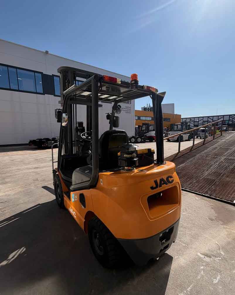 дизельный вилочный погрузчик JAC CPCD25 Euro перед отгрузкой в Ростов