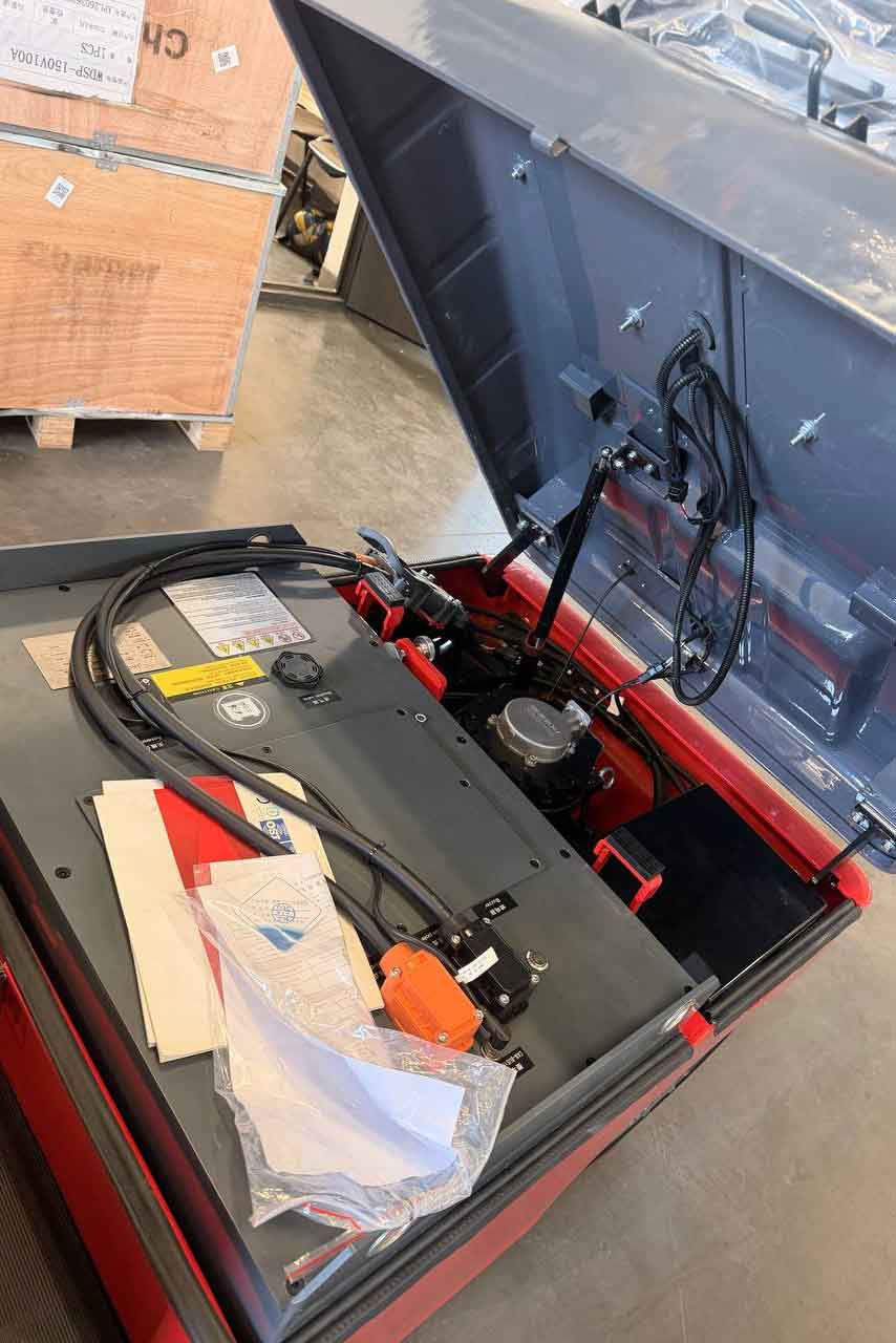 складской электротягач JAC QD45S1 с литиевой батареей