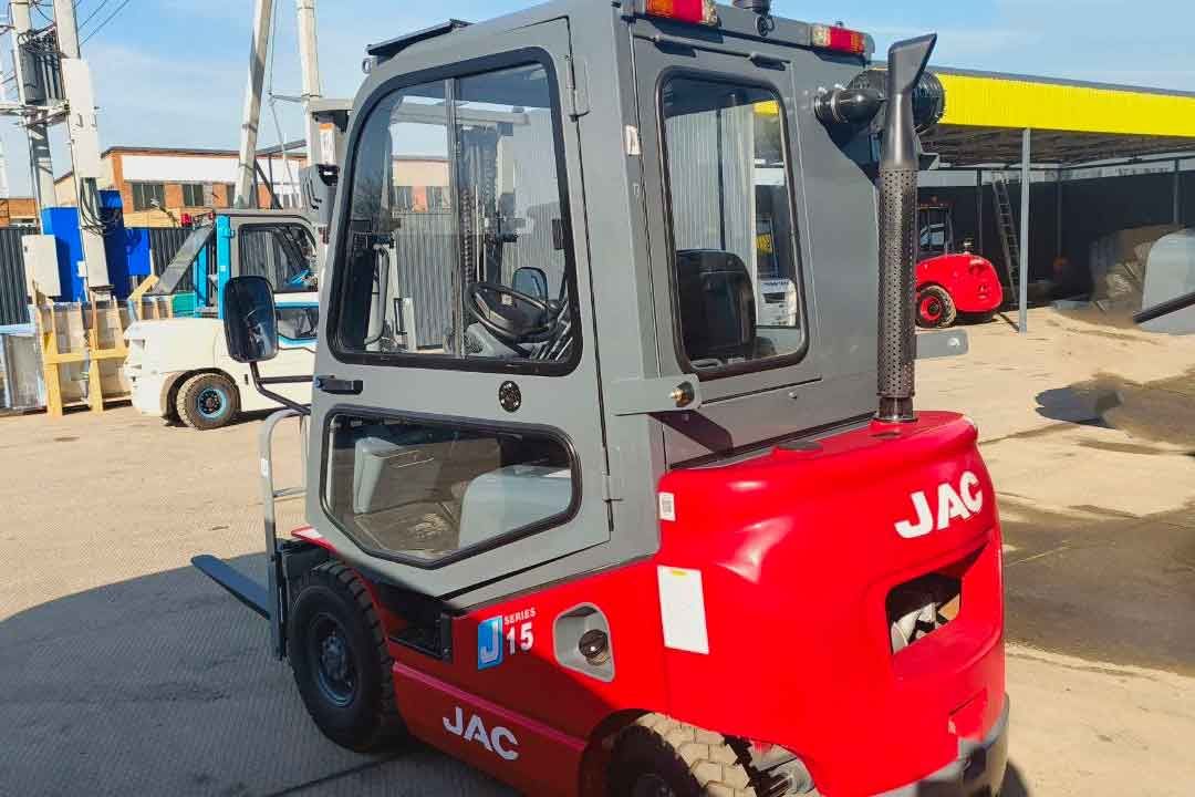 Новый дизельный погрузчик JAC CPCD15J EURO на складе поставщика