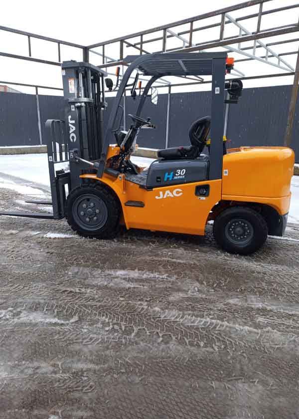 дизельный вилочный погрузчик JAC CPCD30H 3 тонны перед отгрузкой в Тулу