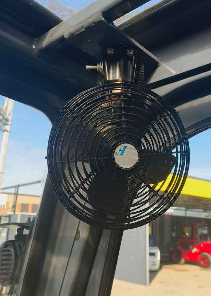 Складской дизельный погрузчик JAC CPCD15J EURO перед передачей клиенту