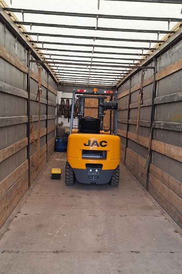 дизельный вилочный погрузчик JAC CPCD35H перед отгрузкой в Каменку